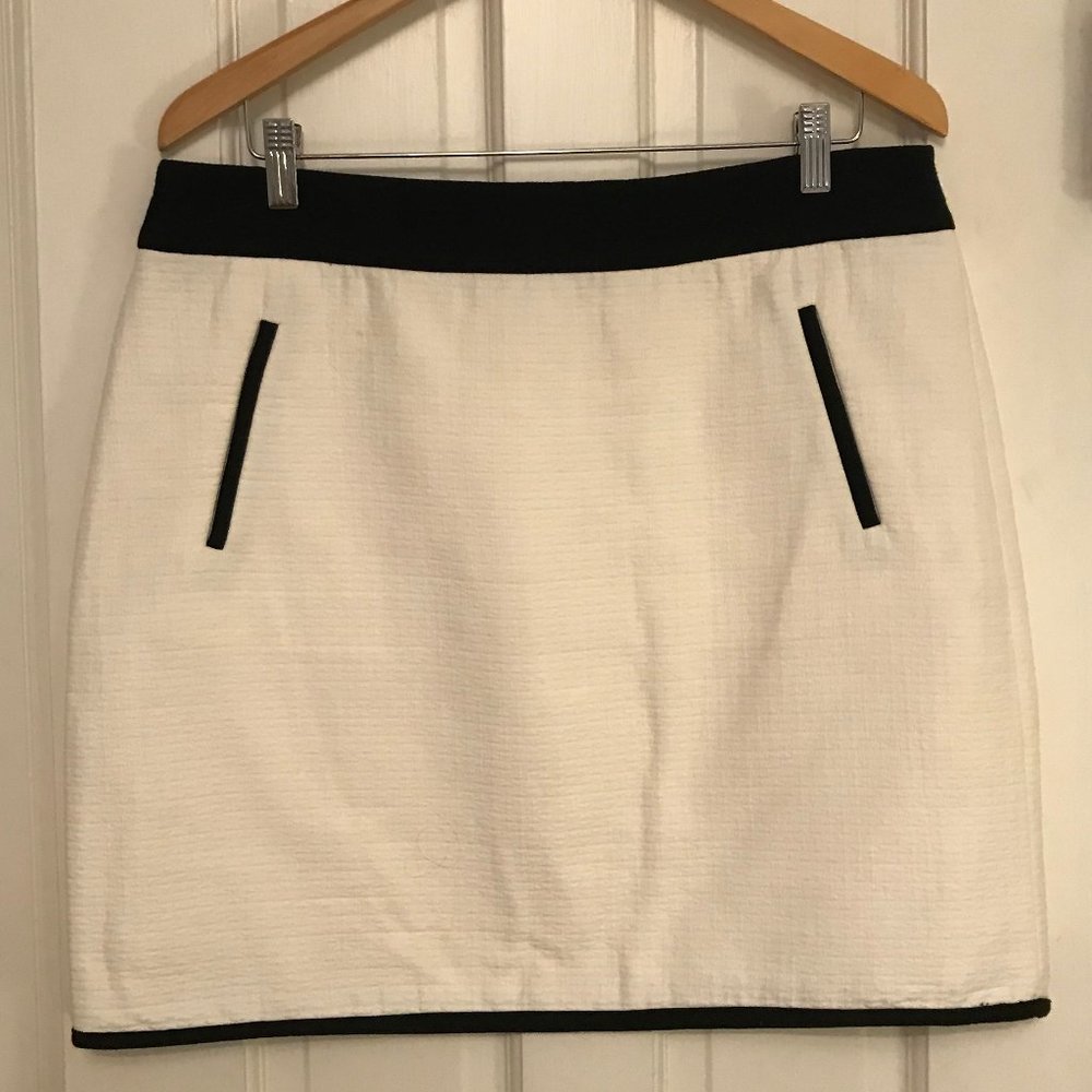 Ann Taylor White Skirt Black Trim Size 12
